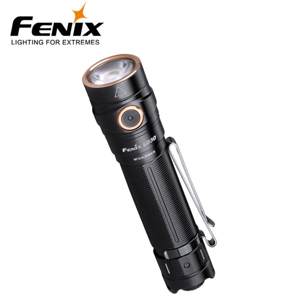 Fenix LD30 er en meget kraftig lykt som gir hele 1600 lumens og kan kaste lysstrålen opptil 205 meter. Med en lengde på bare 11 cm, er den en perfekt hverdagslykt.

